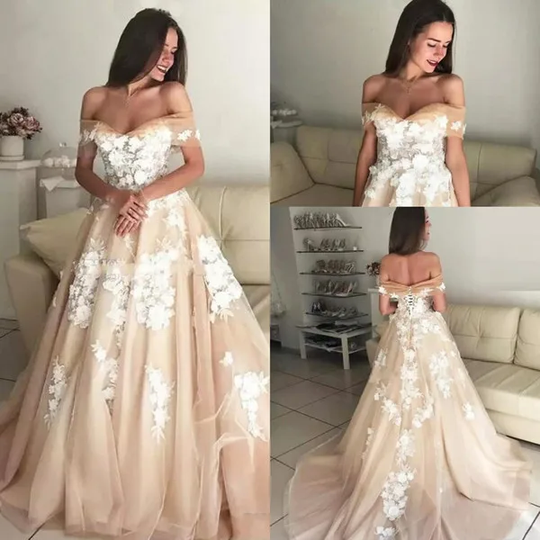 2019 Champagne Elegant Wedding Dresses Off The Shoulder Sweetheart Lace Appliqued Tulle Bridal Gowns with Corset Back Long Court Train