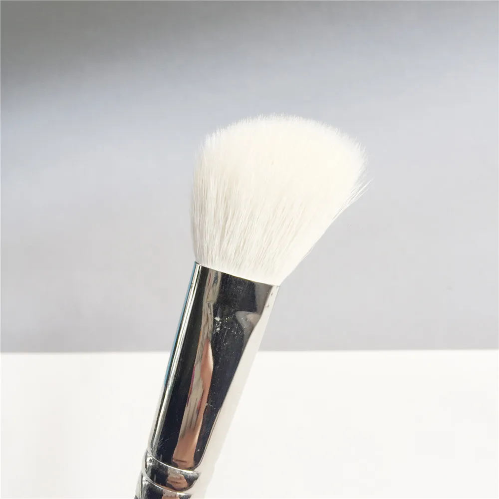 La Beaute 168 Angled Contur Brush _ 3