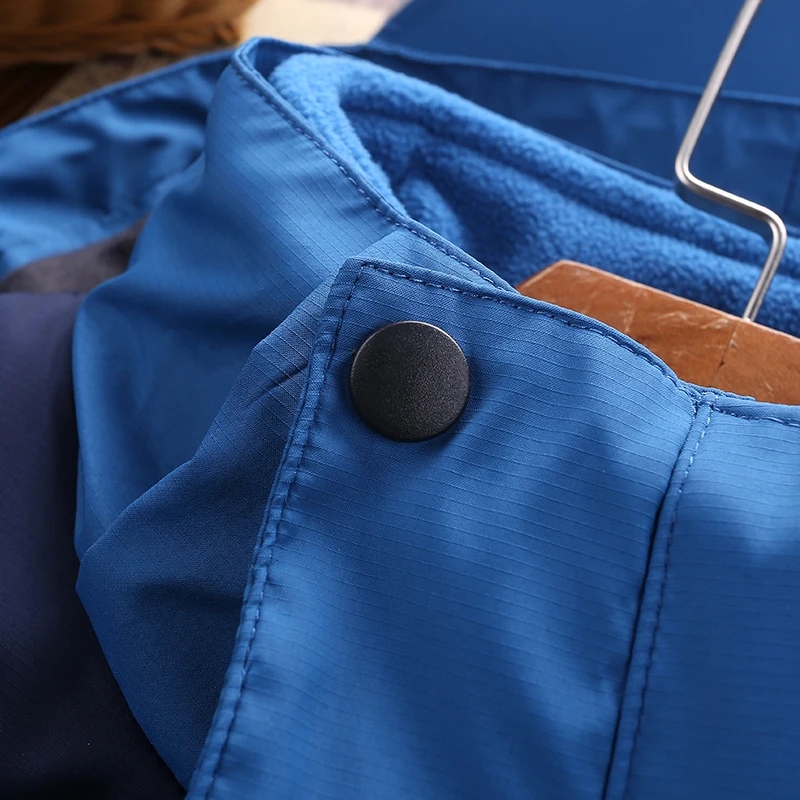Outdoors Windbreaker (5)