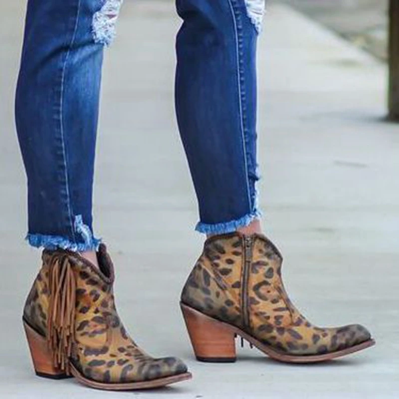 Женская обувь; модные пикантные ботильоны с острым носком и леопардовым принтом; слипоны с бахромой; ботинки на высоком каблуке с глубоким v-образным вырезом; женская обувь; коллекция года