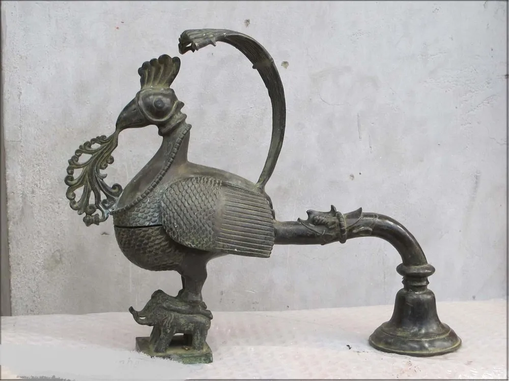 

Chinese vintage Bronze hand-carved phoenix statue bird of wonder Elephant censer