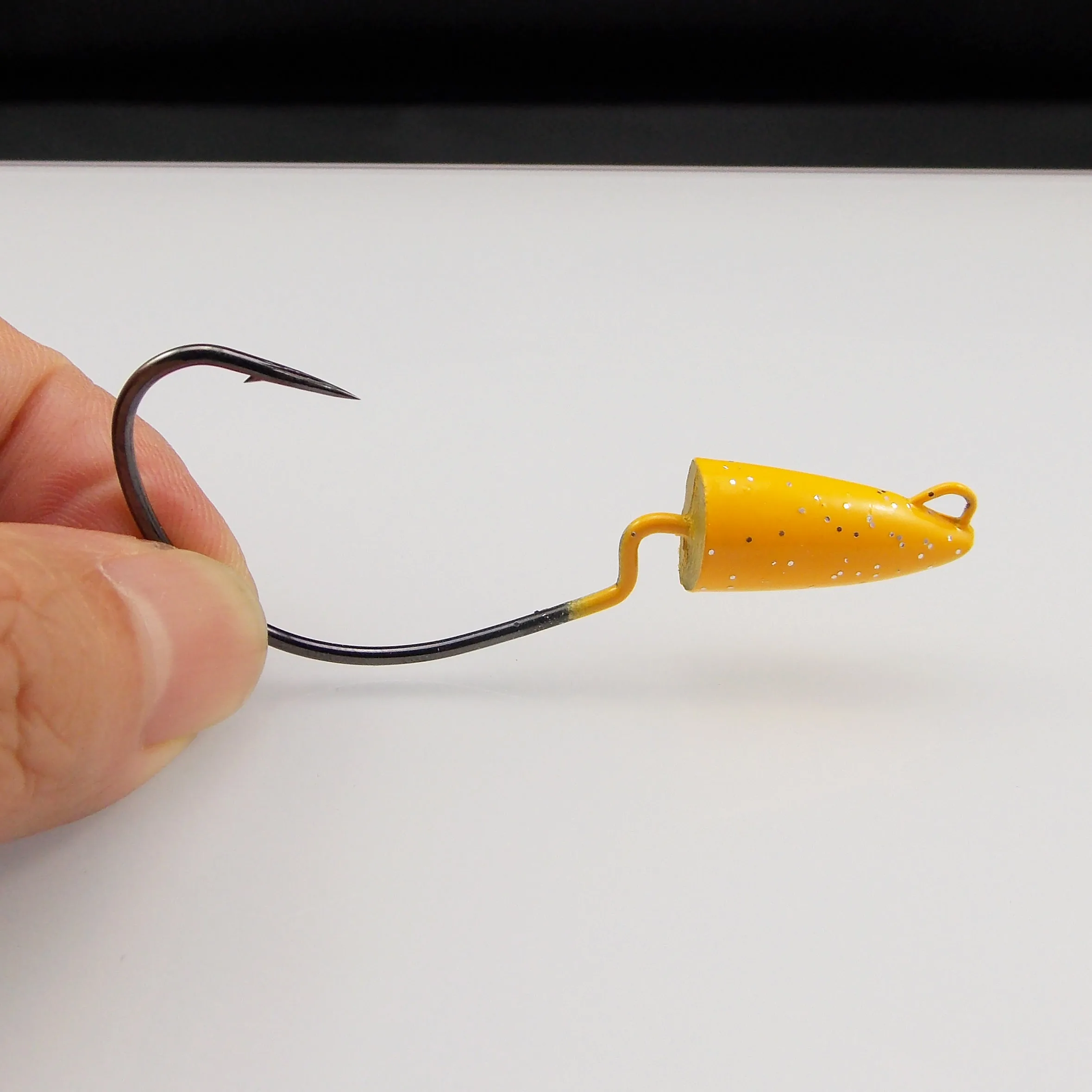 Sharp hooks. Джиг головка с офсетным крючок. Рыболовная снасть неваляшка. Офсетные головки. Офсетные головки.