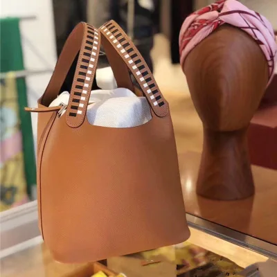 

free shipping Bucket bag female 2019 new weaving hand the bill of lading shoulder inclined shoulder bag leather color matching b