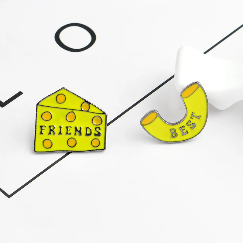 

Best Friends 2pcs/set Brooches Macaroni and Cheese Brooch Creative Clothing Bags Lapel Pins Accessories Food Shape Gift