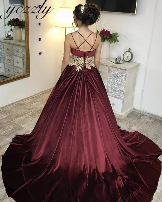 

Velvet Wedding Dress 2019 Elegant Spaghetti Straps Ball Gown Arabic Wedding Dress With Gold Appliques Plus Size Long Bride Dress