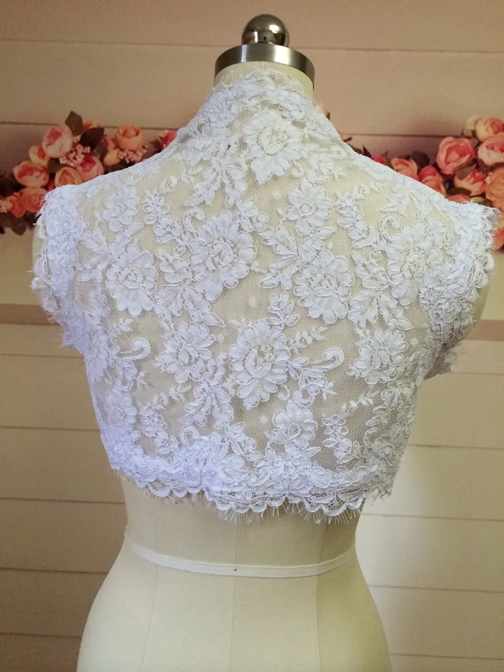Evening Dresses Coat Bridal Jackets Capes 3/4 Long Sleeves Black Lace Wedding Boleros Shrug Feel Romantic Keyhole Back Bride Evening Dresses Coat Bridal Jackets Capes 3/4 Long Sleeves Black Lace Wedding Boleros Shrug Feel Romantic Keyhole Back Bride