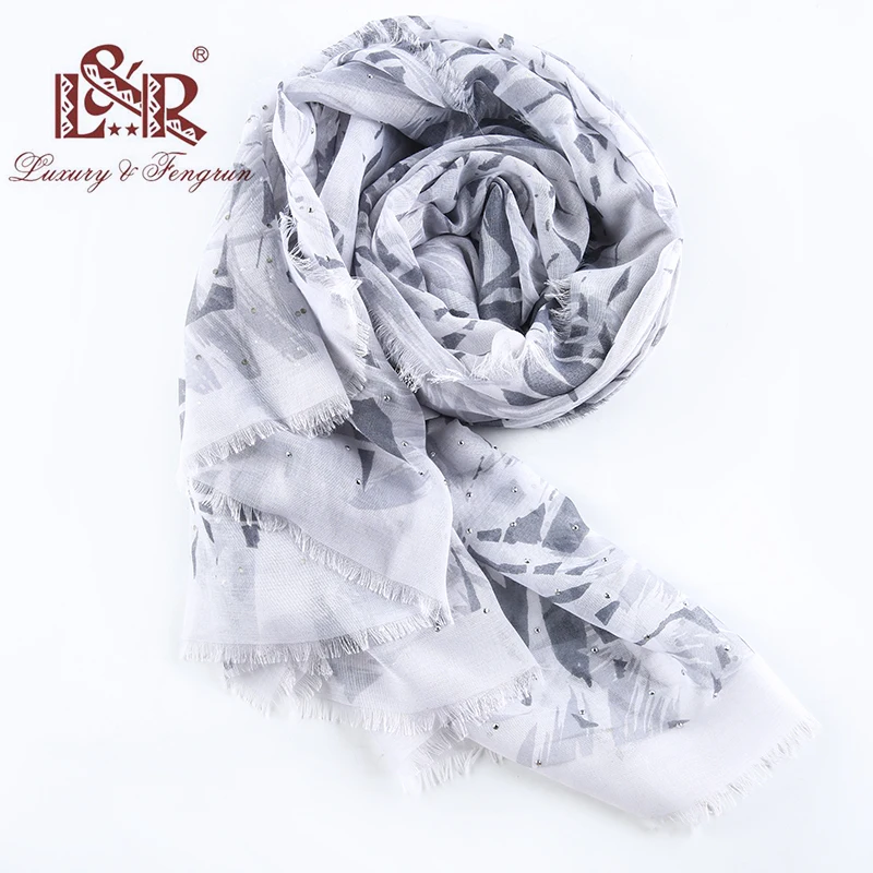 

2018 Summer Women Scarf Hotfix Rhinestone silk Scarves Print female shawls Foulard Femme Beach cover-up wraps silk bandana Women