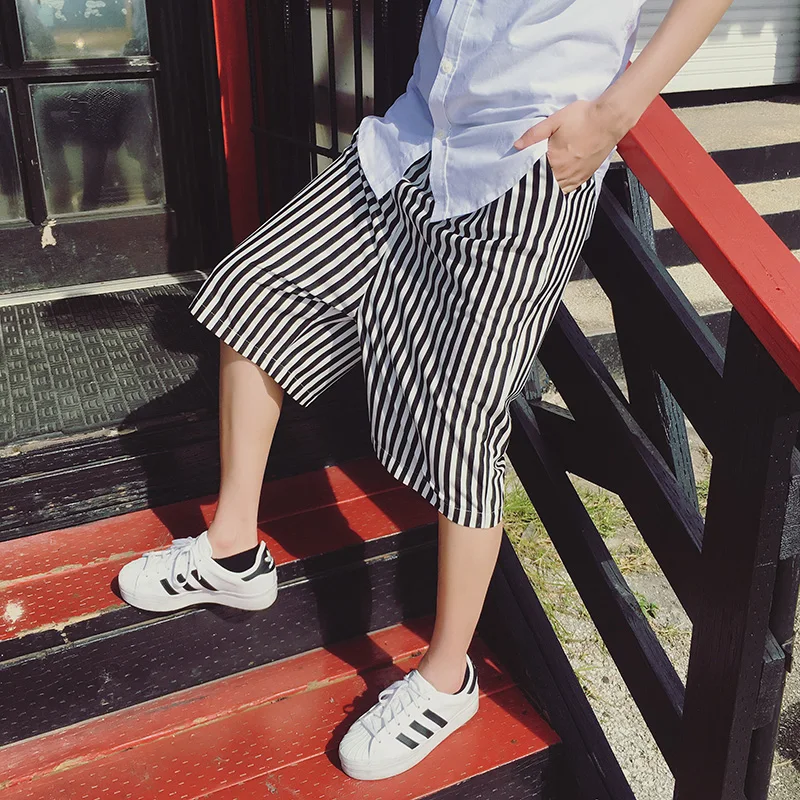 2016 New Men's clothing black and white stripe loose straight knee-length pants big crotch pants casual capris singer costumes