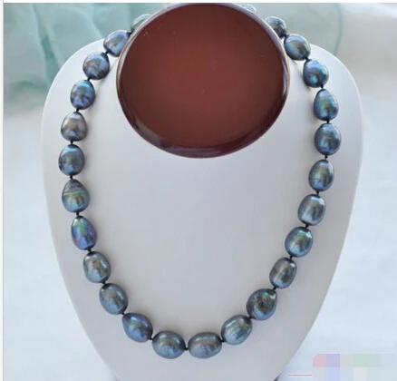 

A P3920 Huge 17" 22mm black drip freshwater pearl necklace