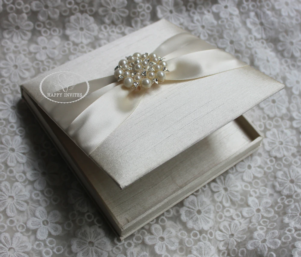 HI2019-23 Hot Sale Beige Silk Box with Brooch   More Colors Available