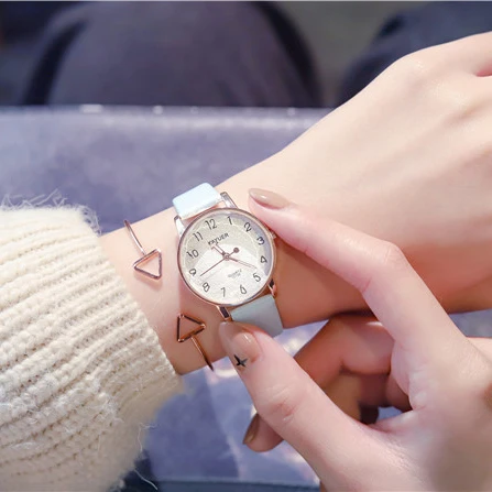 Небольшой свежий дизайн модные женские часы розовое золото Роскошные Кварцевые Часы Дамские режущие поверхность кожаные Наручные часы женские часы - Цвет: Синий