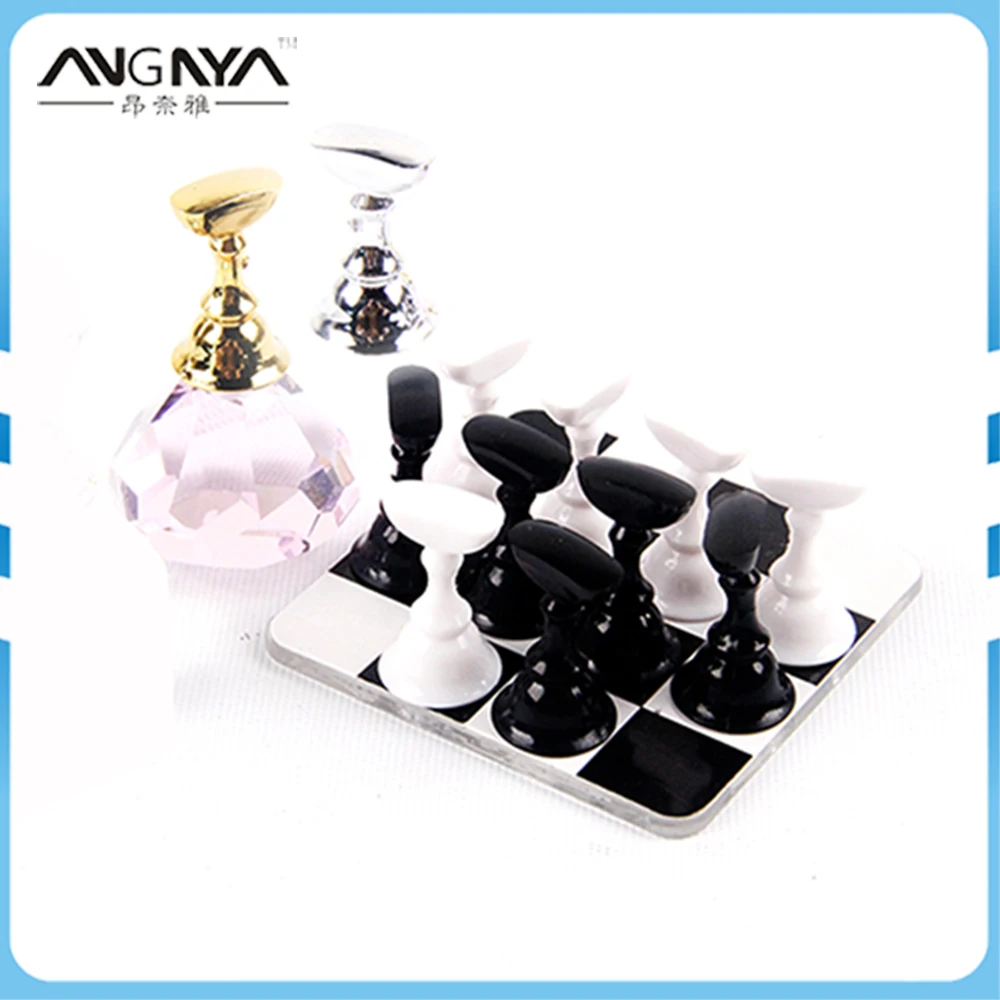 

12Pcs Nail Polish Display Square Chess Board Magnetic Nail Tip Nail Tips Practice Stand Stuck Crystal Holder Chess board Design