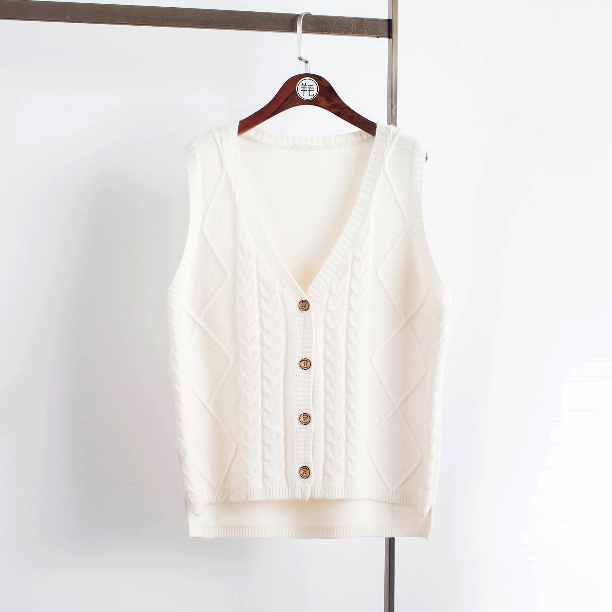 Новое поступление весенний Модный женский однобортный свитер высокого качества без рукавов с v-образным вырезом для женщин - Цвет: white