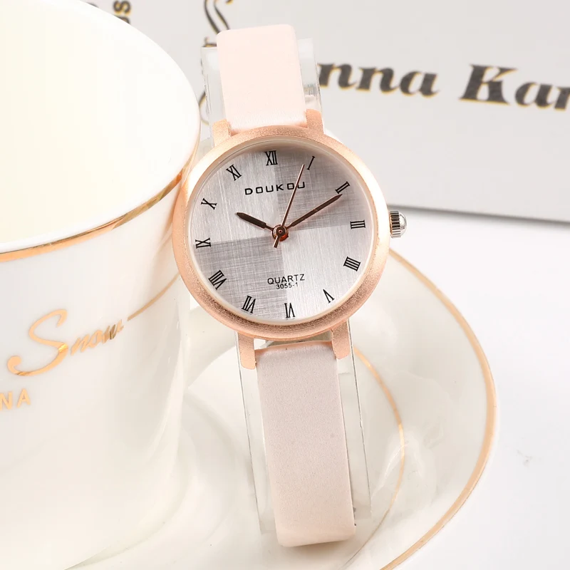 

Vintage Leather Exquisite Mini Dial Watches Women Fashion Dress Watch Minimalist Stylish Small Fresh Quartz Female Clock Ladies