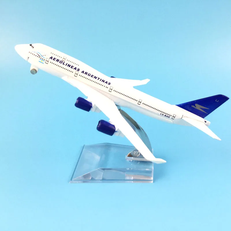 Модель самолета 16 см Боинг эйрлайнз 747 AEROLINEAS серебристо-серебристая модель