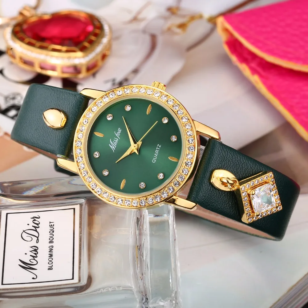 

Montre Femme Missfox Green Female Gold Watch Exquisite Ladies Leather Watch Waterproof Square Pendant Gemstone Xfcs Clock Hours