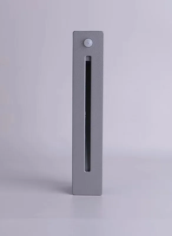 925