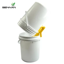 SenNan 2 шт. медовый ковш Кронштейн высокого качества горячие продажи инструмент пчеловода мед бак пластиковый мед навесной зажим для пакета поддержки