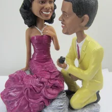 Персонализированная кукла с качающейся головой предлагает Свадебные Подарочное свадебное украшение фиксированный сувенирная Статуэтка корпус+ сувенирная Статуэтка гербом, кукла