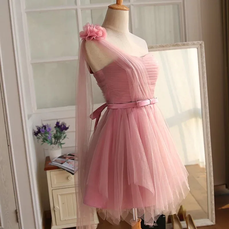 

Short Bridesmaid Dresses One Shoulder Bridesmaids Gowns 2018 Pink Knee Length Wedding Guest Dress Gown Lace Up Cheap DQG205