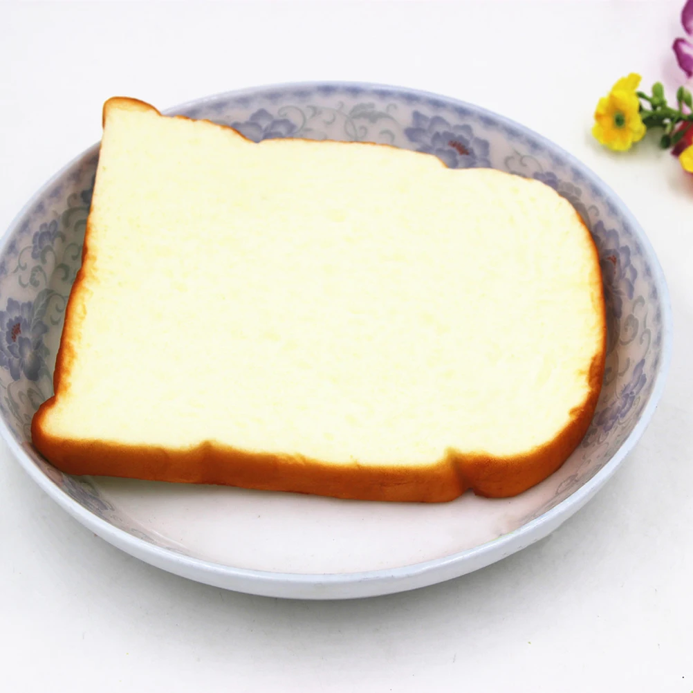 1PC 14CM Jumbo Soft Scent Sliced Bread Toast Kids Toy Hand Pillow Gift Decoration Crafts Miniature Kids Kitchen Toys