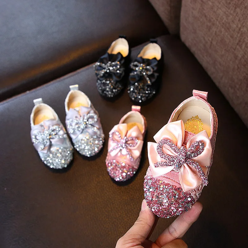 Весенние кожаные туфли для девочек Детская мода принцесса лук блесток повседневная обувь девочек мягкая подошва обувь принцессы с цветком
