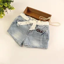 Джинсовые шорты для маленьких девочек; летнее джинсовое платье для девочек; Детские короткие штаны; шорты с кружевным поясом; джинсы в европейском и американском стиле