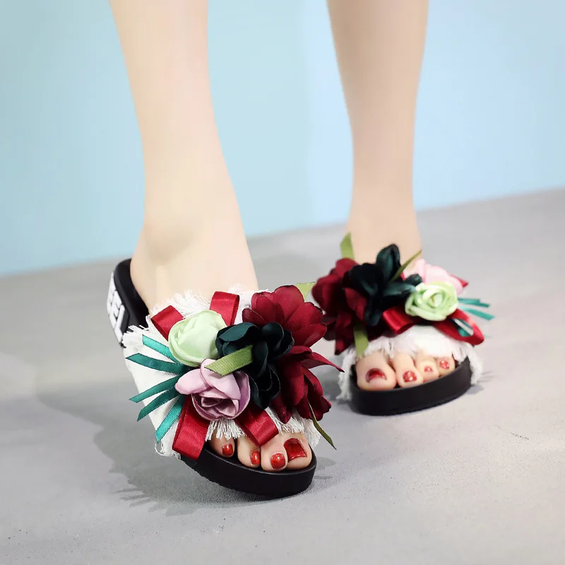 Suihyung/шлепанцы в богемном стиле; женская летняя пляжная обувь; повседневные Вьетнамки с цветными цветами; женские шлепанцы с кисточками; сандалии на плоской платформе