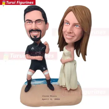 

Football Customer Personalized Cake Topper Bobble Head Clay Figurines Based on Customers' Photos Using As Wedding Cake Topper, G