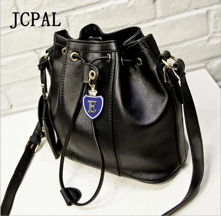 

2016 new Japanese and Korean style Fanzhan bucket bag pumping belt buckle tide package handbags shoulder Messenger bag