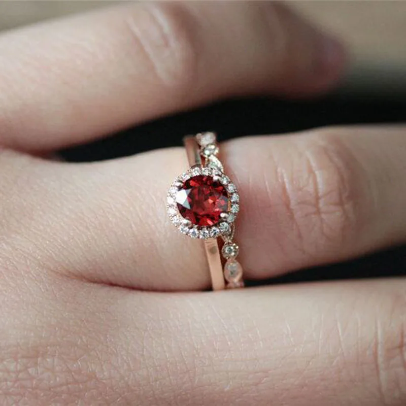 

Elegant Red Crystal Zircon Rings Set for Women Charm AAA Cubic Zirconia Couple Rings Wedding Engagement Party Jewelry Anel