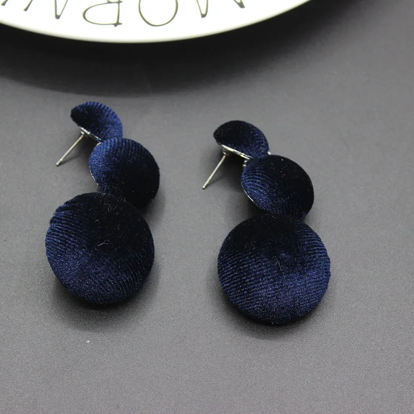 

Korean new plaid fabric velvet large round earrings lattice earrings female 473