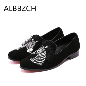 

New mens fashion loafers embroidery leather casual shoes men pointed toe slip on business leisure man shoes big yards 44 45 46