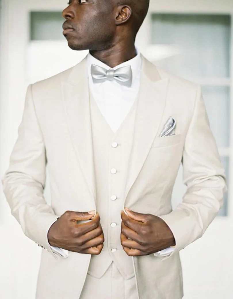 Fashion Peak Lapel Cultivated Wedding Tuxedo for Groom Sliver Bowtie
