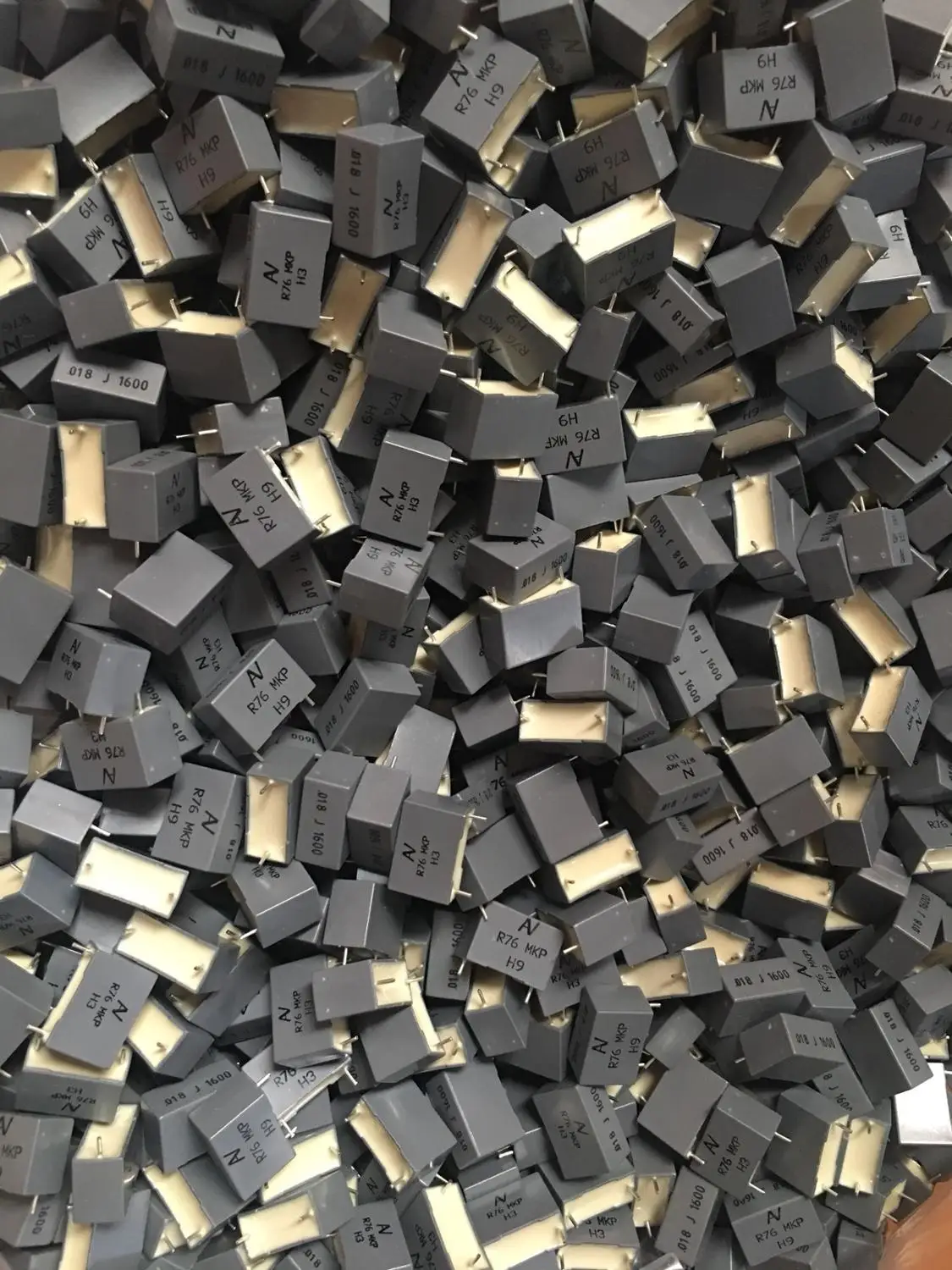 오리지널 AV R76 MKP 1600V0.018uF 18NF 183J 1600V 필름 커패시터, p = 15mm 20 피스 1 로트