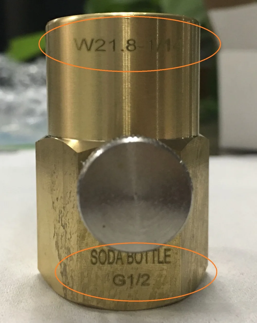 SODABOTTLE цилиндрический заправочный адаптер(заправочная станция) с запорным клапаном(стандарт Австралии