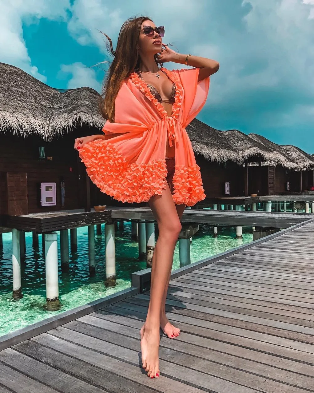 Женское платье Yesexy черное/Белое А-силуэта с глубоким треугольным вырезом и