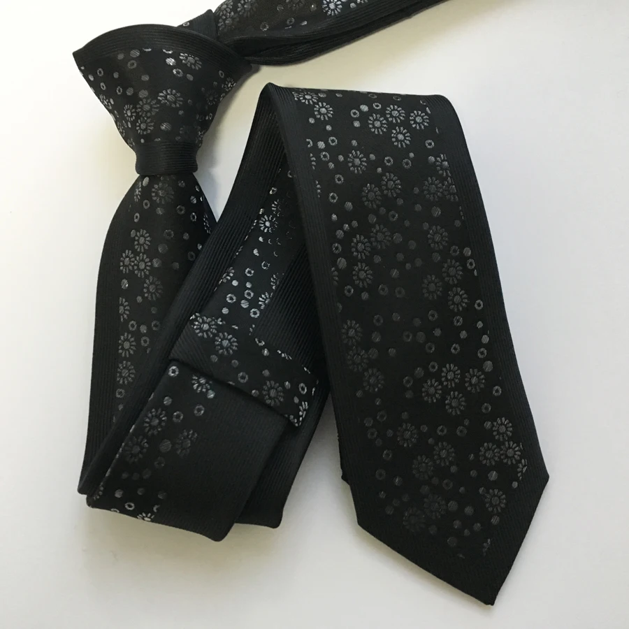 Дизайнера Тонкий галстук личность Панель галстук черный границы с серебряными цветами Бесплатная доставка