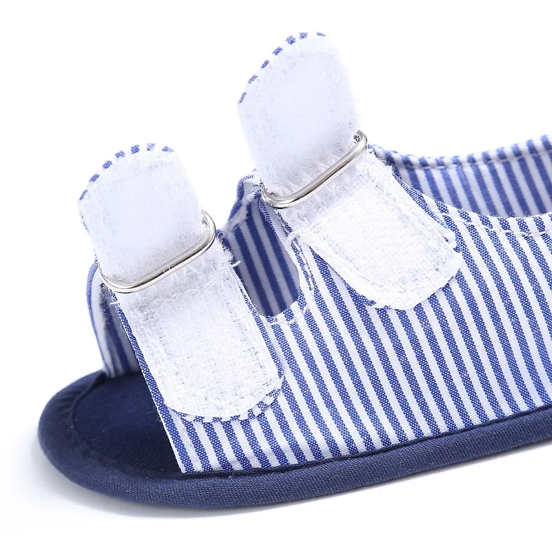 Новинка; летние сандалии для маленьких мальчиков; модная дышащая Нескользящая полосатая обувь для малышей