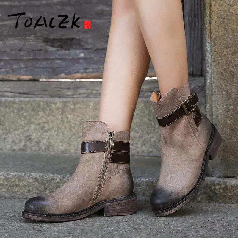 

Autumn and winter new leather Martin boots female European and American fashion short boots round head zipper single boots