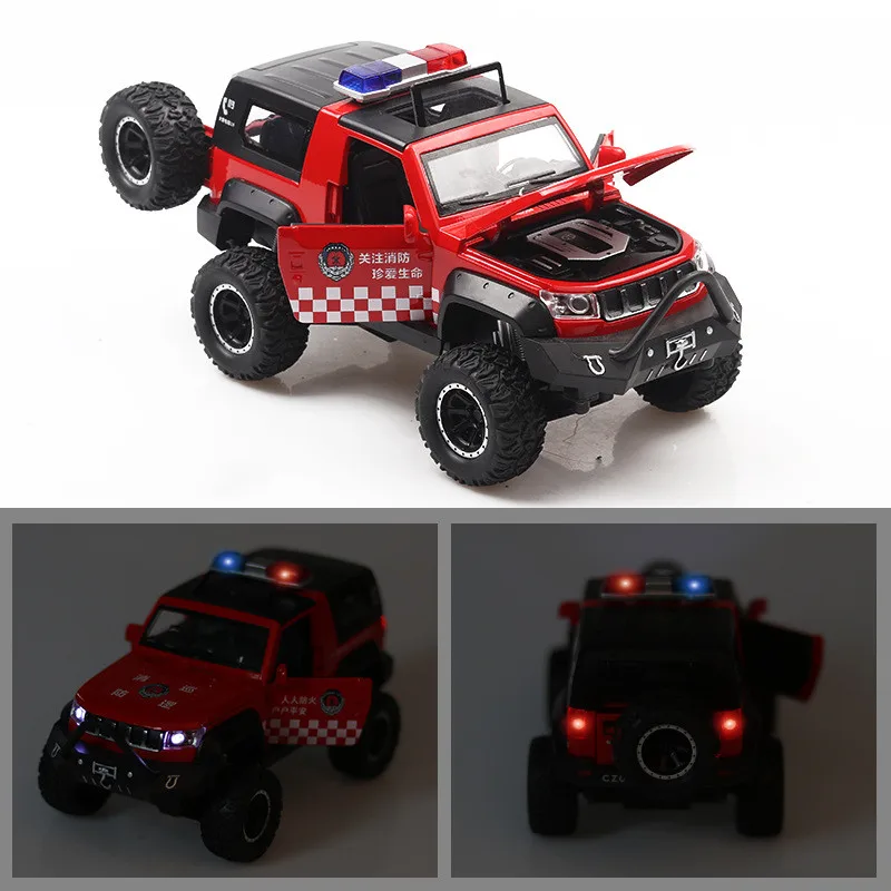 Классная модель из сплава бездорожья 1:32 bj40, детский звук и свет оттяните назад 5 открытой двери специальная полицейская модель игрушечной машины