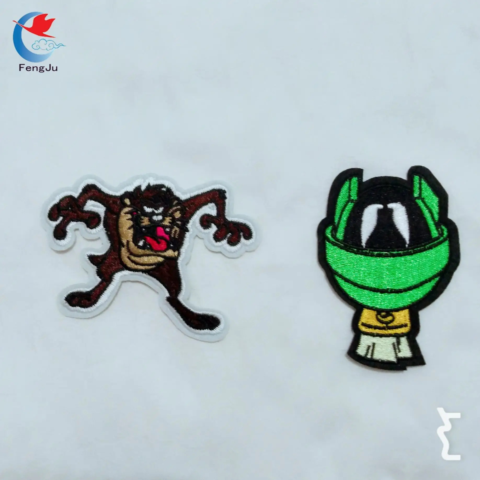 

FengJu 10pcs Alien Embroidered Patches Iron-on Applique Clothes Sticker Cartoon Dog Dragon Rabbit Stick Patches Decoration
