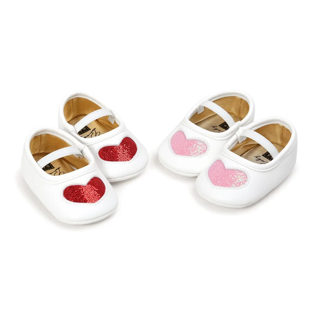 Стильные детские мокасины из искусственной кожи с сердечками; обувь для малышей и девочек; модная мягкая подошва с кисточками; обувь для новорожденных; CX121C