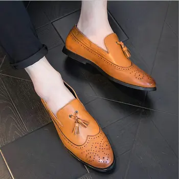 

2019 Autumn Leather Shoes Slip On Men Carved loafers Dress Business Leather Shoes Black Yellow Men Tassels Shoes rtg5