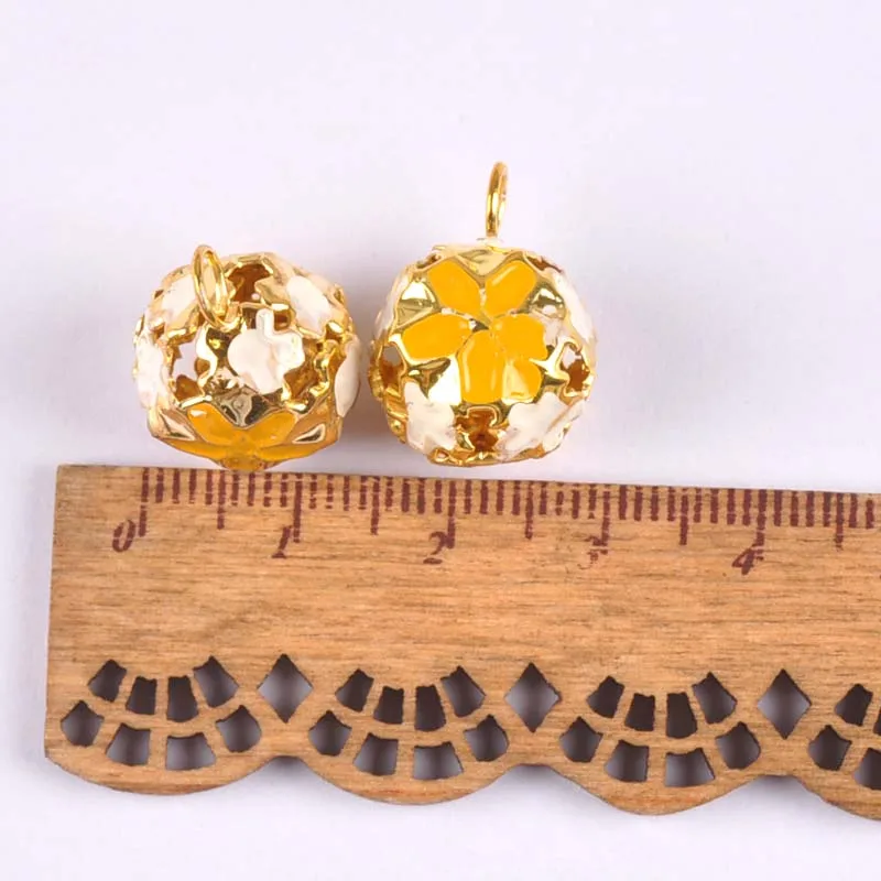 14 мм, 15 шт./лот, цветные железные маленькие колокольчики для Рождественского украшения, украшения для дома, вечерние аксессуары, подвески, украшения C0584 - Цвет: yellow