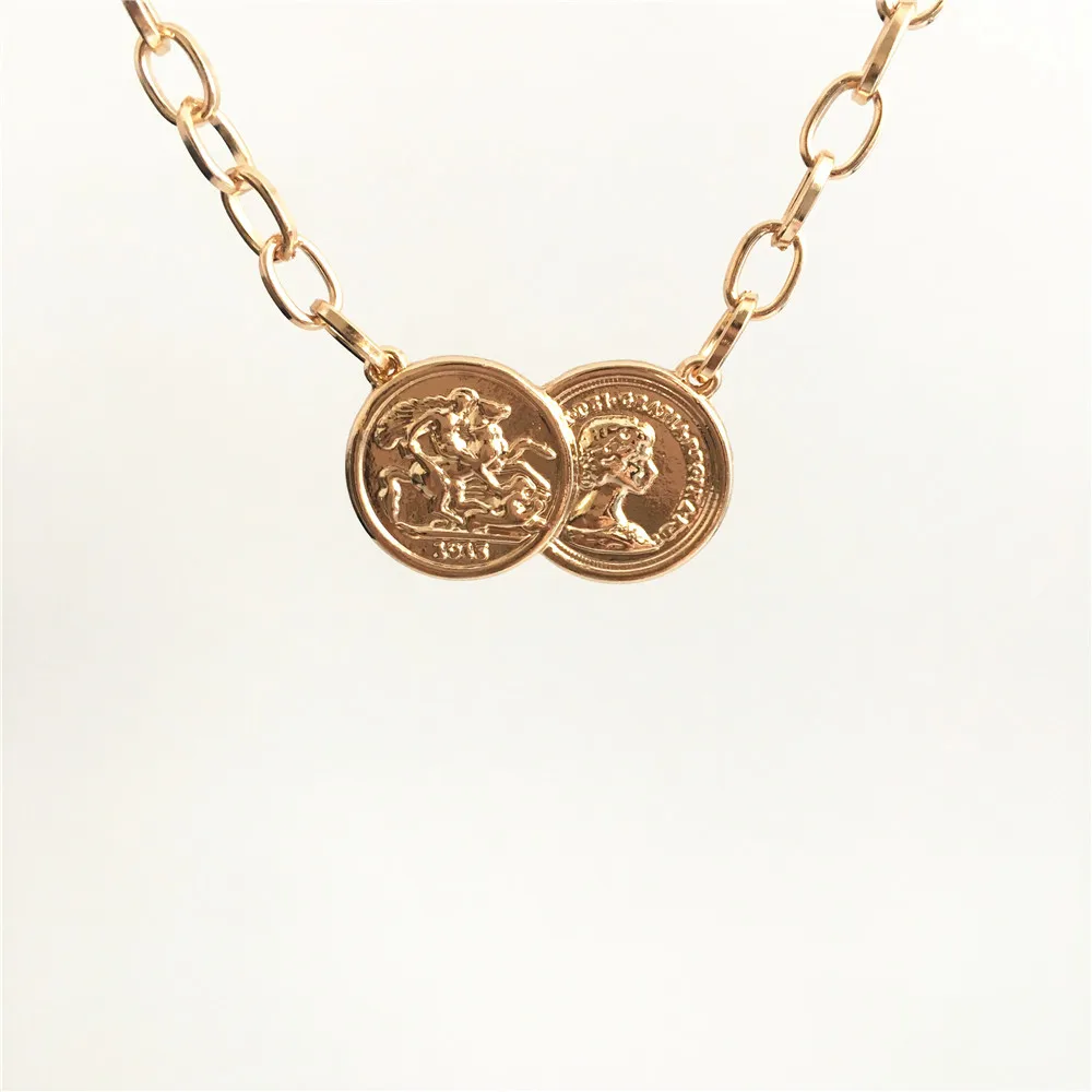 

CHIC WOMEN NECKLACE GOLD COLOR PLATING HORSE QUEEN COIN SHORT NECKLACE