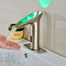 Luxus Led-Licht Deck Montiert Gebürstetem Nickel Sinne Hahn Badezimmer Gute Mischbatterie mit 6 zoll Abdeckplatte