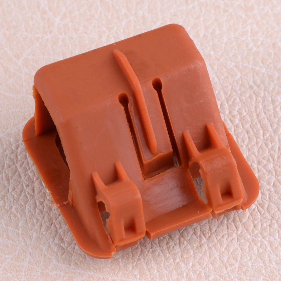 

DWCX 1U0823570A Car Roomster Hood Bonnet Rod Stay Bracket Buckle Clip for Skoda Fabia Octavia MK2 2004 - 2010 2011 2012 2013
