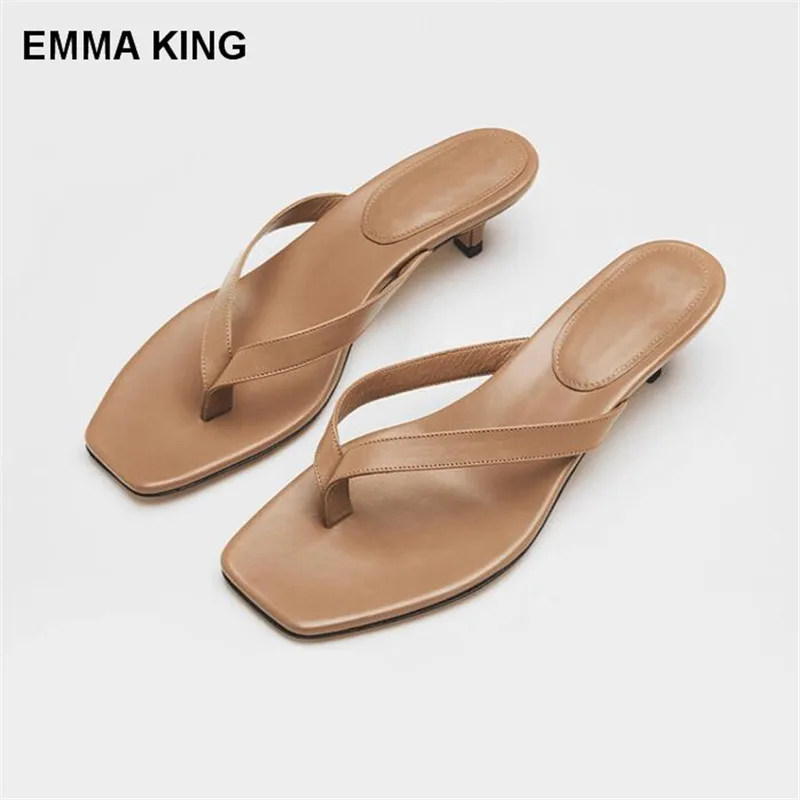 Emma king/Босоножки на низком каблуке с квадратным носком; кожаные шлепанцы; шикарные стильные Вьетнамки; женские уличные шлепанцы для отдыха