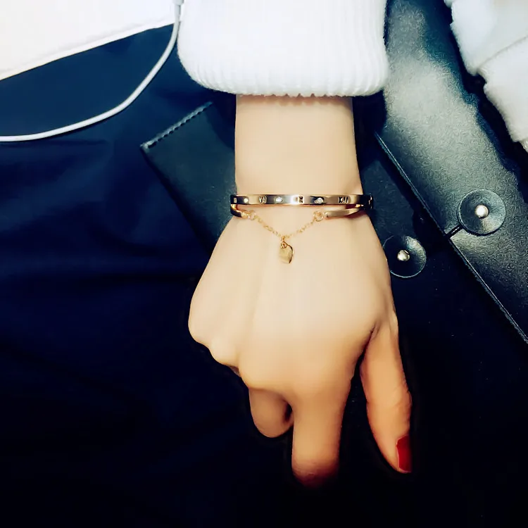 

CJZBLXSL00993 Exaggerated Bracelet Roman Digital Bracelet Temperament Wild Korean Fringe Heart Bracelet